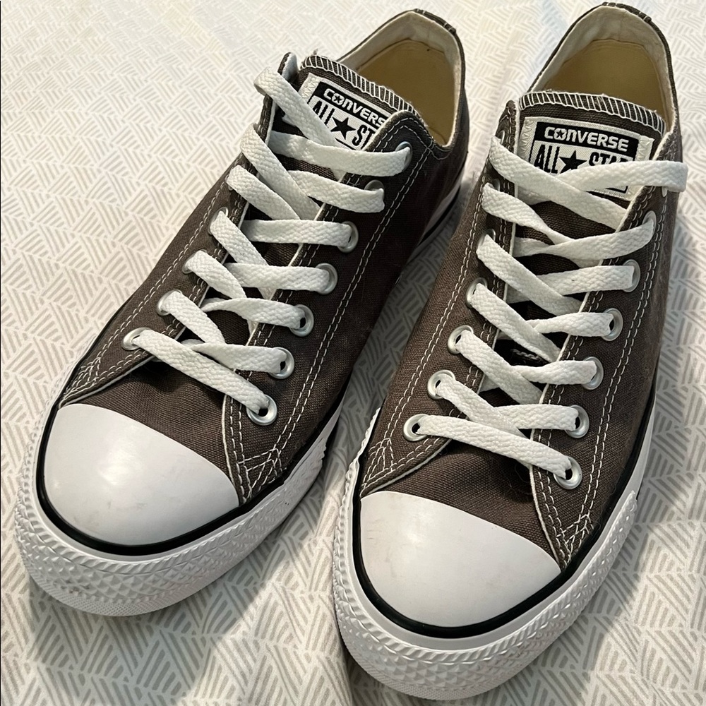 Converse NWOT Womens 10.5 Men 8.5